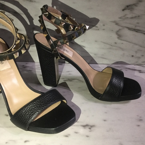 Valentino Rockstud Pumps - Picture 3 of 4